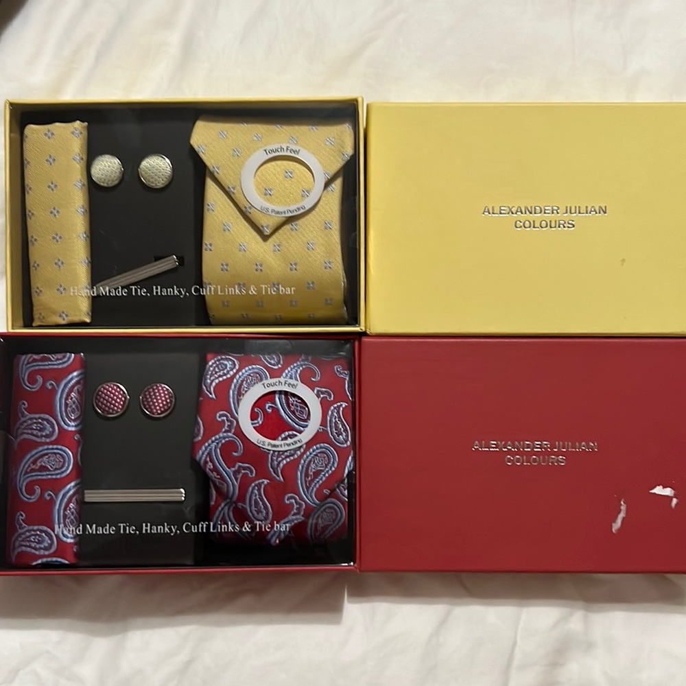 Men's tike,hanky, cuff links and tie bar